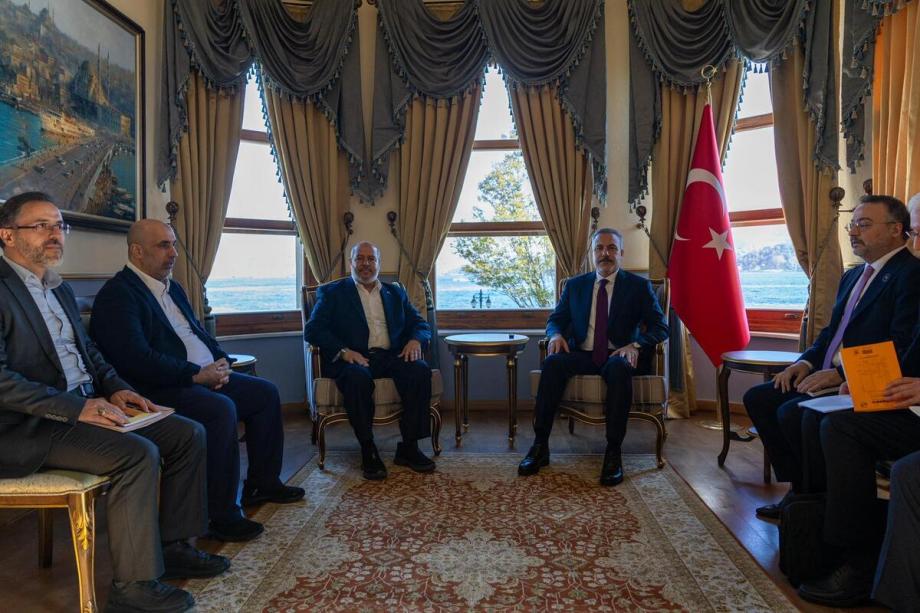 Turkish foreign minister meets with Hamas political bureau members in Istanbul