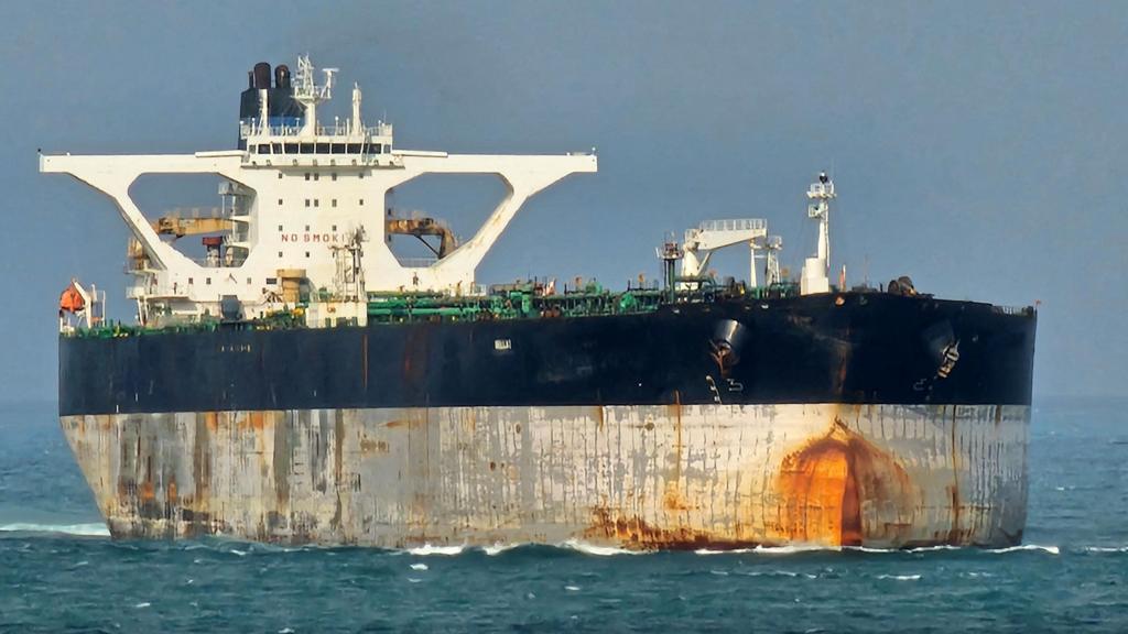 U.S. Coast Guard and military forces pursue Russia-flagged oil tanker linked to Venezuela sanctions
